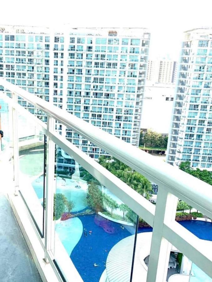 Azure C5 Man-Made Beach Balcony Multiple Units Manila Exterior photo