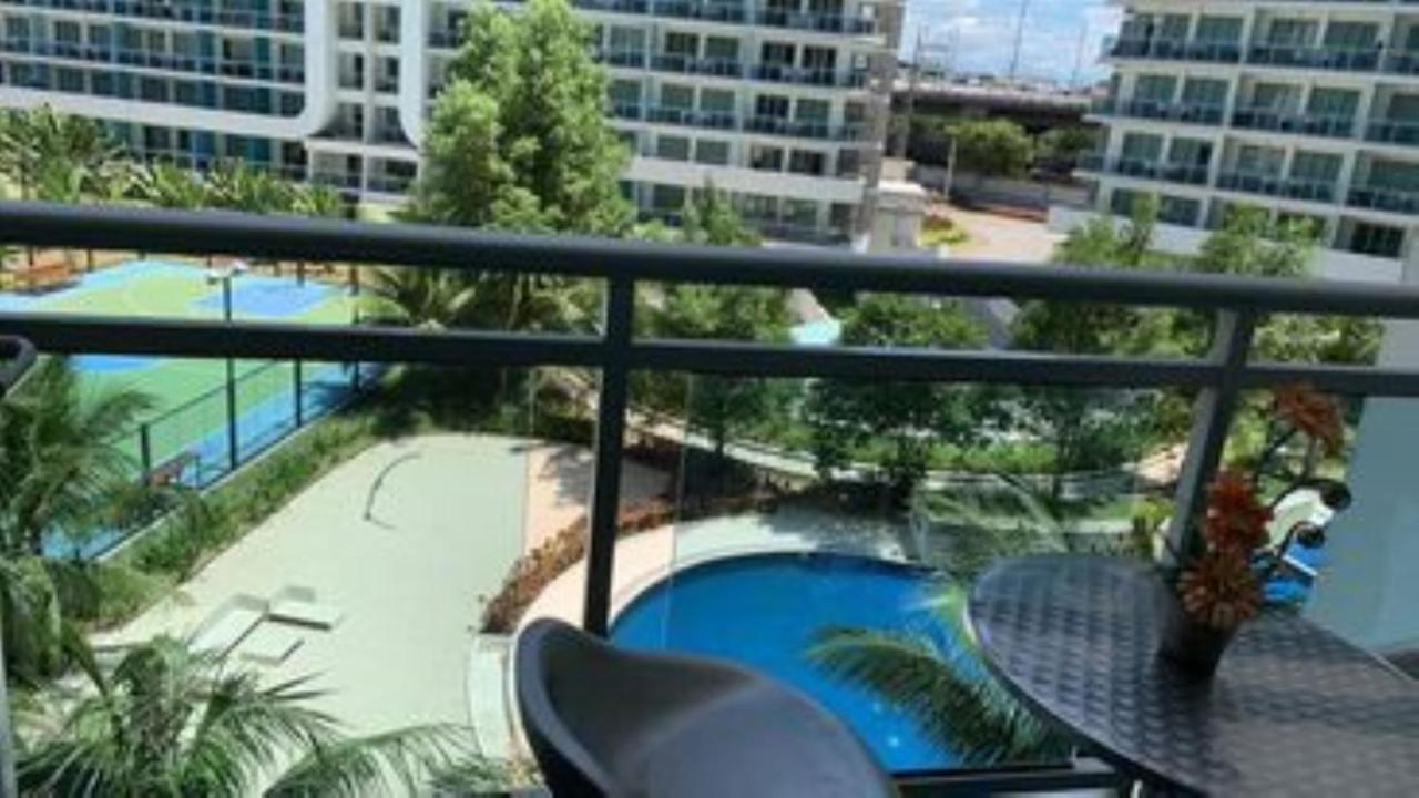 Azure C5 Man-Made Beach Balcony Multiple Units Manila Exterior photo