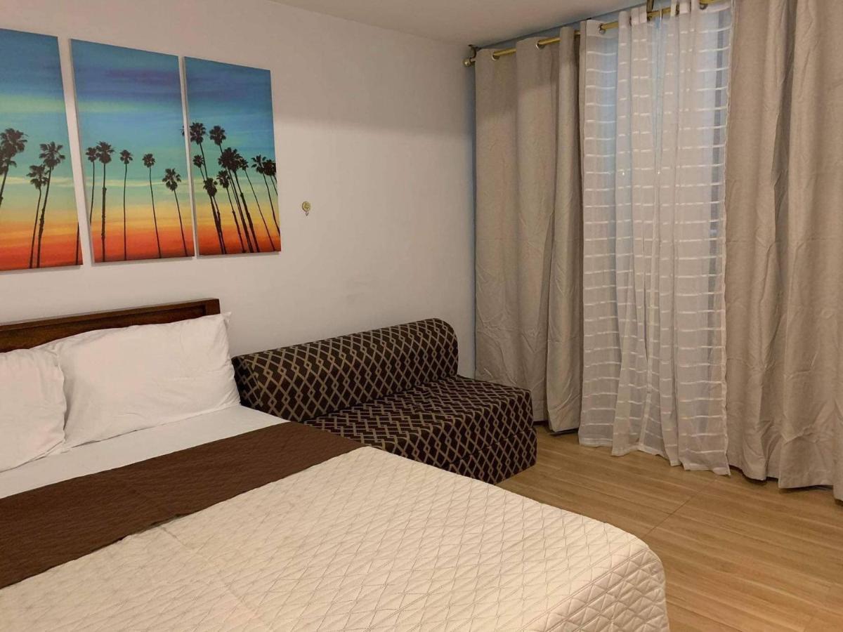 Azure C5 Man-Made Beach Balcony Multiple Units Manila Exterior photo