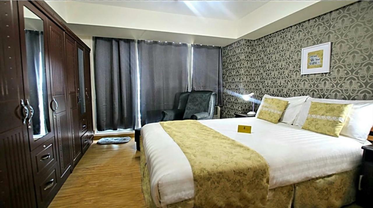 Azure C5 Man-Made Beach Balcony Multiple Units Manila Exterior photo