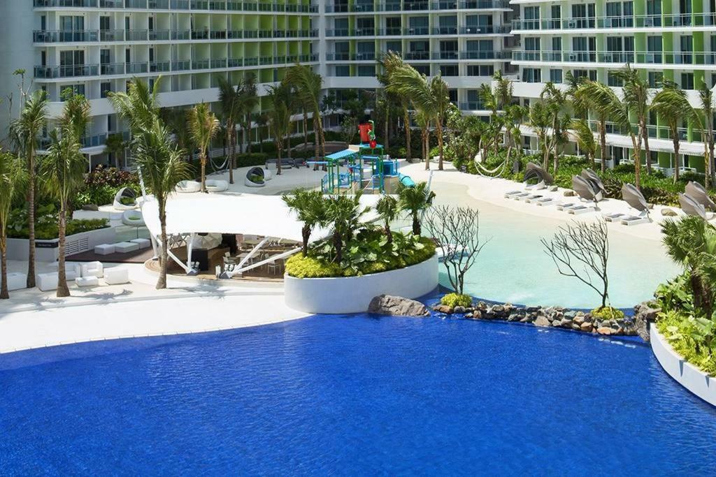 Azure C5 Man-Made Beach Balcony Multiple Units Manila Exterior photo