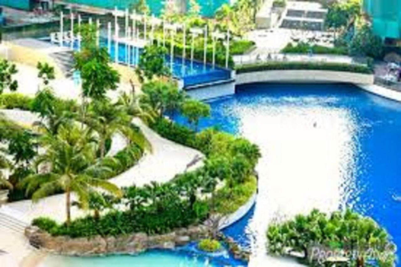 Azure C5 Man-Made Beach Balcony Multiple Units Manila Exterior photo