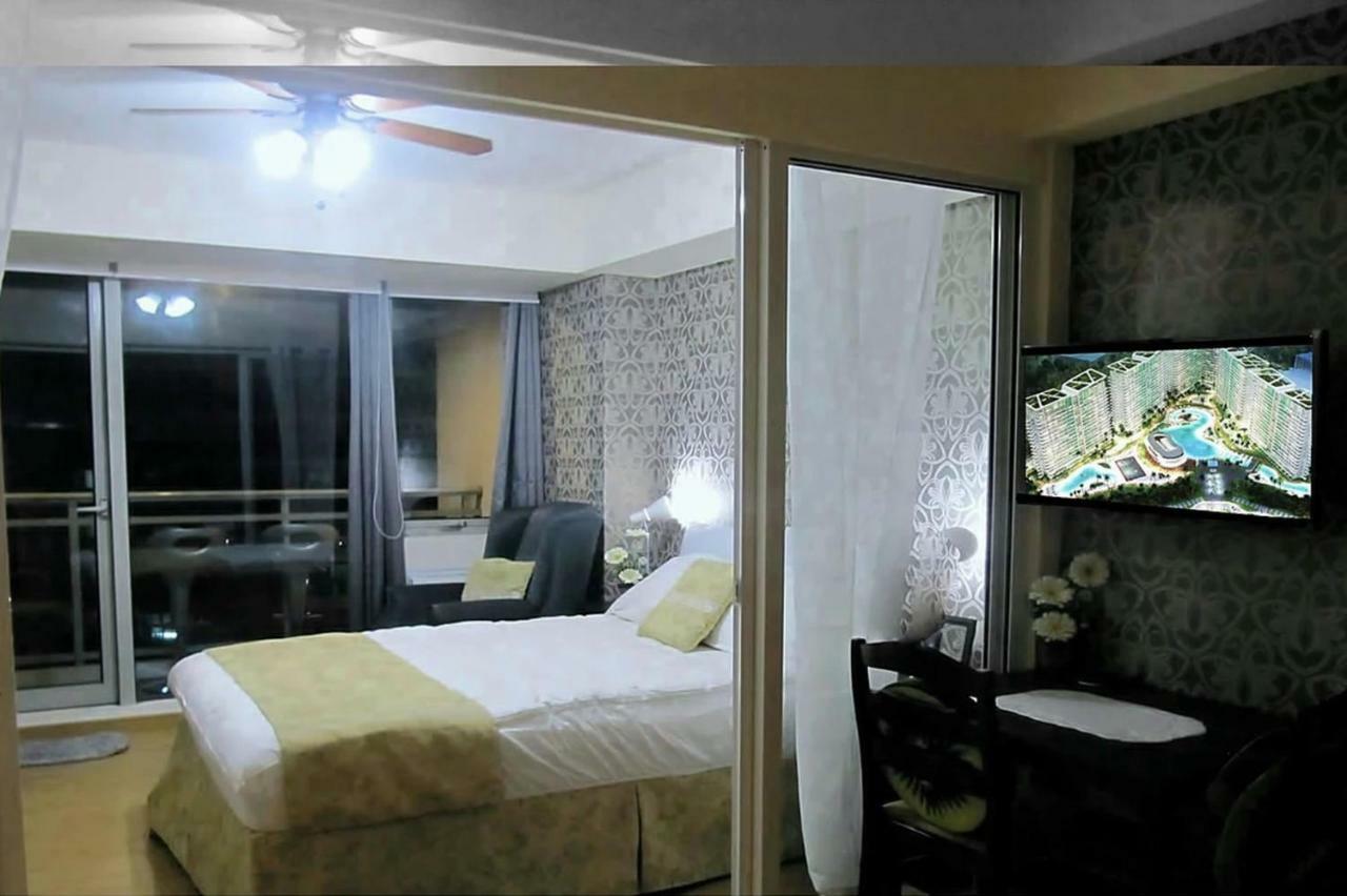 Azure C5 Man-Made Beach Balcony Multiple Units Manila Exterior photo