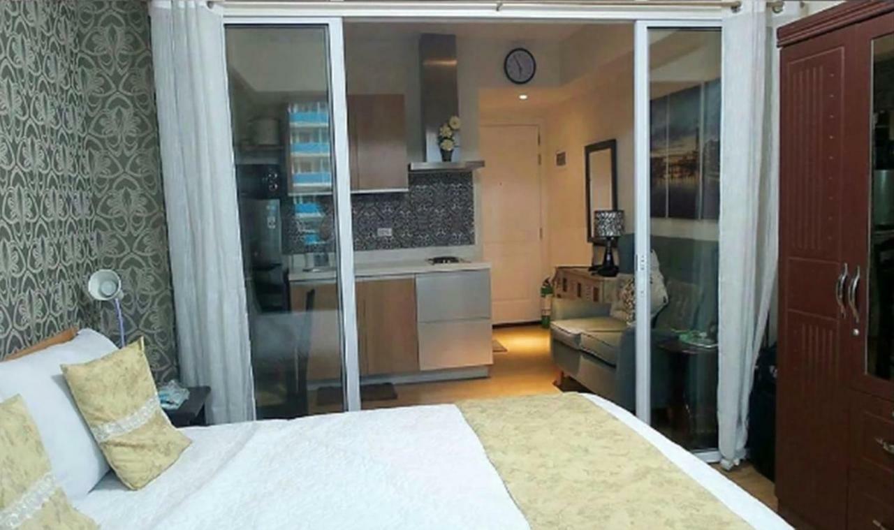 Azure C5 Man-Made Beach Balcony Multiple Units Manila Exterior photo
